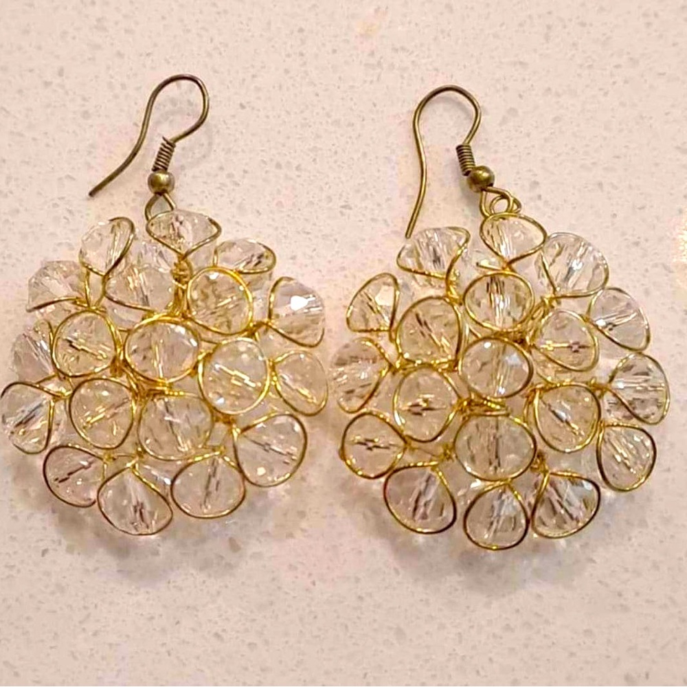 Beautiful Earrings.  They are New, never used. - Picture 3 of 6